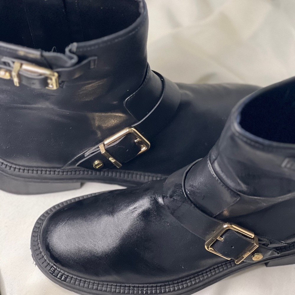 DNKY WOMEN’s Black Leather look Boots with Gold Buckles LOW HEELS SIZE 10